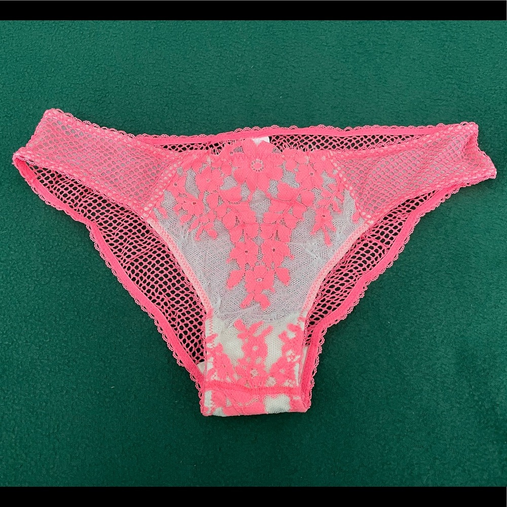 Victoria’s Secret Cheekini